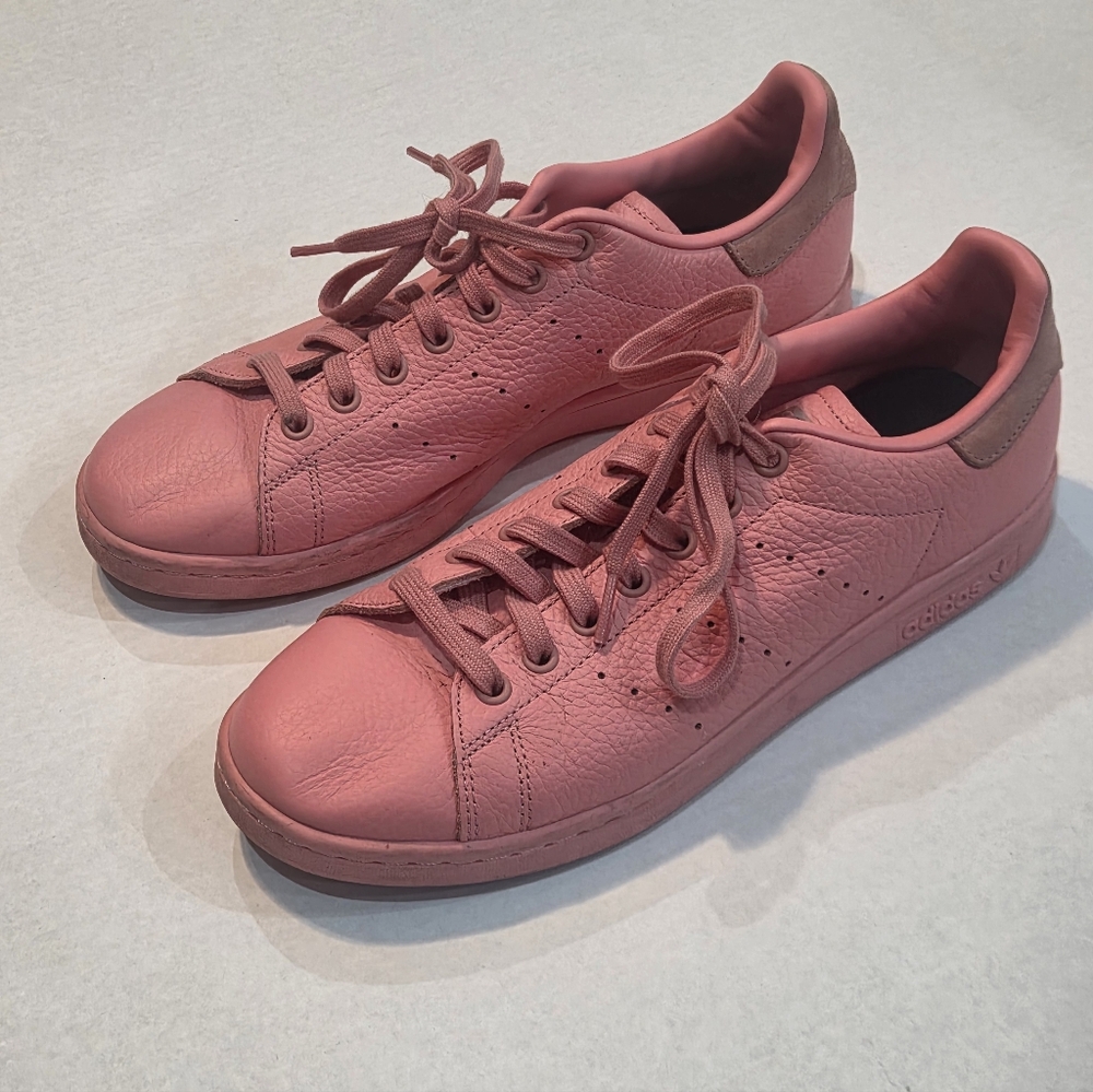 Men's Adidas Stan Smith Dark Salmon Colored Shoes Size 9